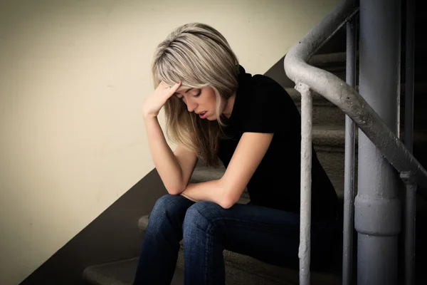 Giovane donna infelice in depressione — Foto Stock