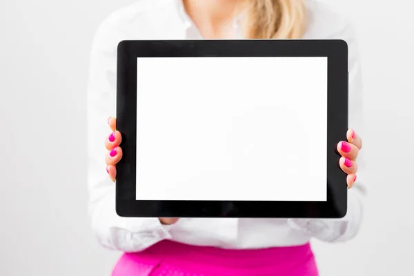 Frau mit Tablet-Computer — Stockfoto