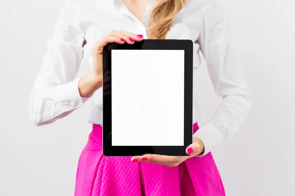 Vrouw met tabletcomputer — Stockfoto