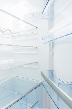 Temiz ve boş buzdolabı