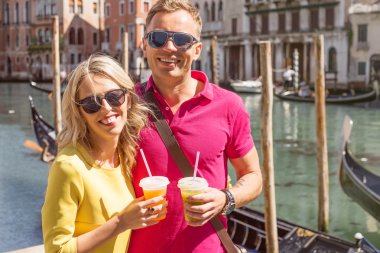 Genç çiftin seyahat