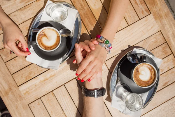 Couple holding hands — Stock Photo, Image