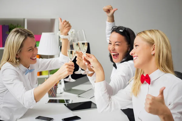 Mulheres felizes colegas — Fotografia de Stock