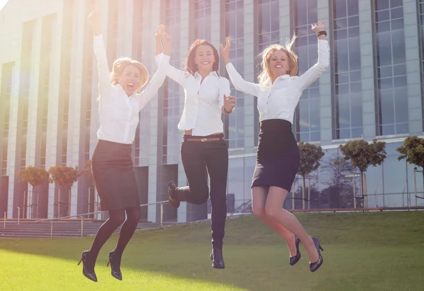 Gelukkig zakelijke vrouwen — Stockfoto