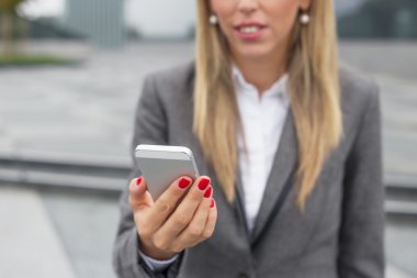 iş kadını ile smartphone