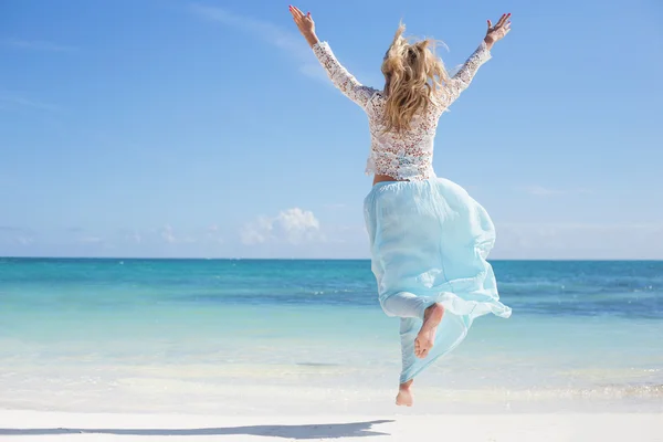 Frau genießt Urlaub — Stockfoto