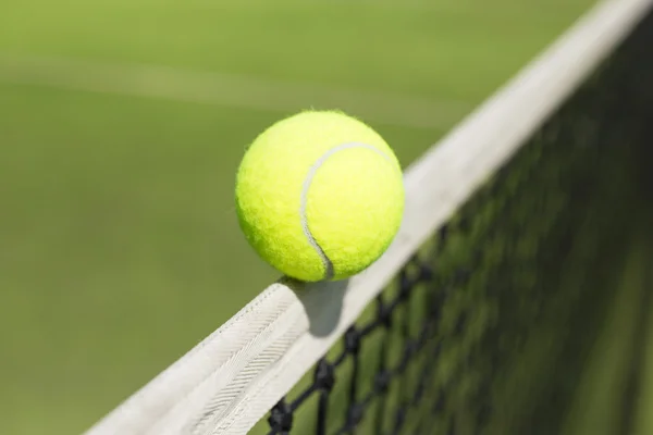 球场上的网球 — 图库照片