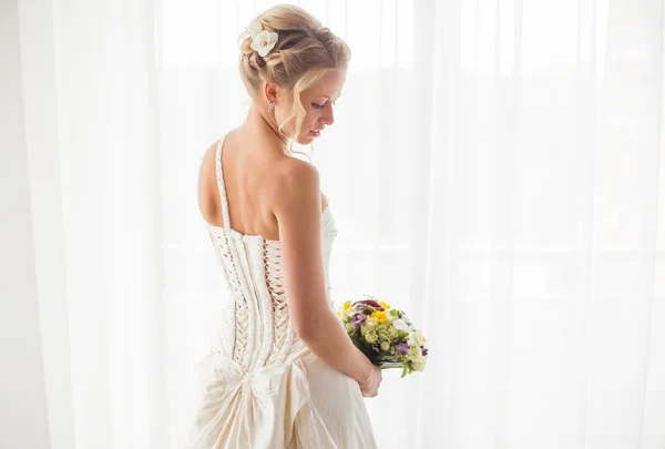Bride with wedding bouquet — Stock Photo, Image
