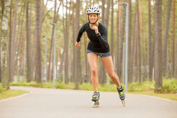 Woman roller skating — Stock Photo, Image