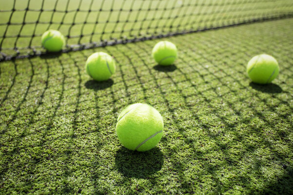 Tennis balls on the field — Stock Photo, Image