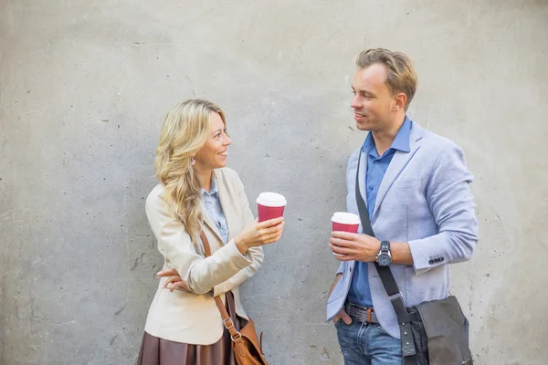 Couple with coffee outdoors — Stock Photo, Image