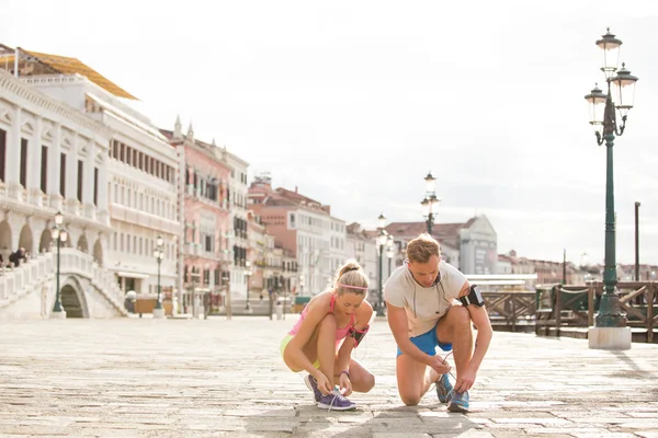 Woman and man outdoors — Stock Photo, Image