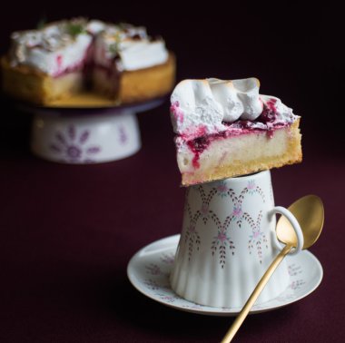 berry reçel ve krema ile pasta