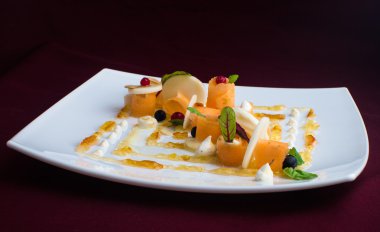 Salata havuç ve kızılcık