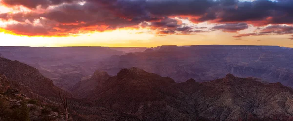 Majestátní Vista Grand Canyon za soumraku — Stock fotografie