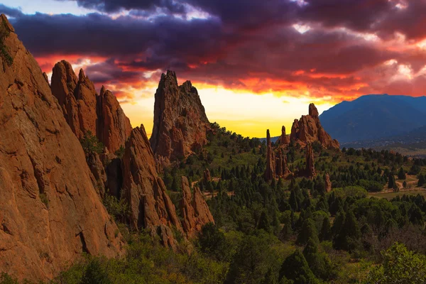 Imagem do pôr-do-sol do jardim dos deuses . — Fotografia de Stock