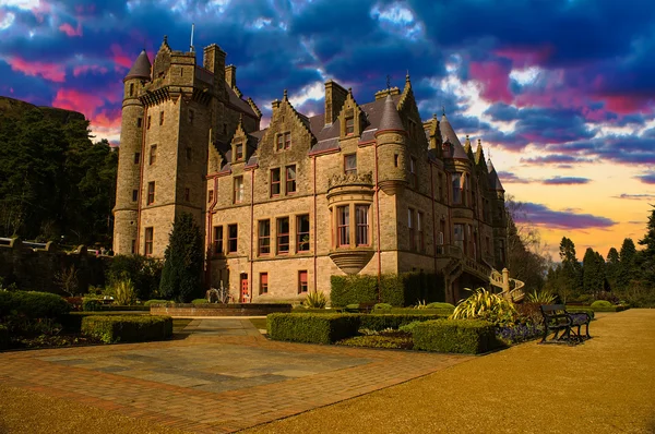 Naplemente képe az észak-írországi Belfast-kastély. — Stock Fotó