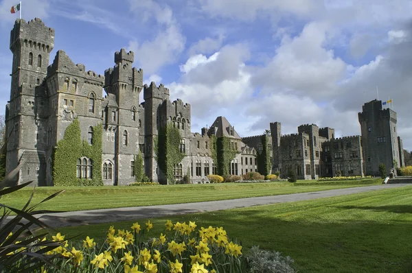 Ünlü Ashford Castle, County Mayo, Ireland.