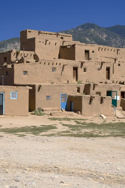 Adobe huizen in de Pueblo van Taos, New Mexico, Verenigde Staten. — Stockfoto