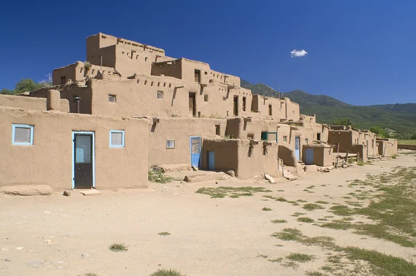 Adobe huizen in de Pueblo van Taos, New Mexico, Verenigde Staten. — Stockfoto