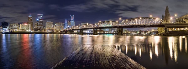 Panorama von Portland oregon bei Nacht — Stockfoto