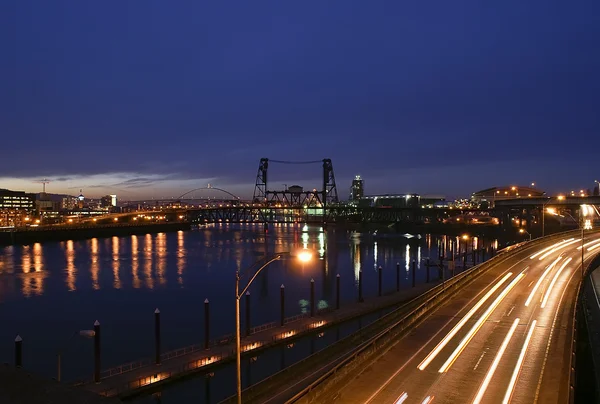 W nocy czasu obraz z Portland w stanie Oregon. — Zdjęcie stockowe