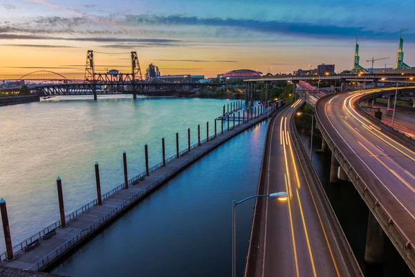 Západ slunce nad interstate 5 v Portlandu oregon — Stock fotografie