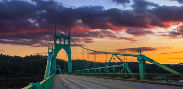 Сент-Джон мосту в Портленді, штат Орегон, США — стокове фото