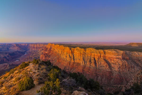 Majestätischer Blick auf den Grand Canyon in der Abenddämmerung — Stockfoto