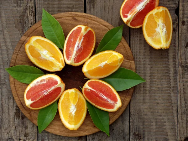 Oranges on a wooden background — Stock Photo, Image