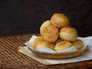 Ev yapımı çörek dolu marmelat ya da çikolata, slayt katlanmış