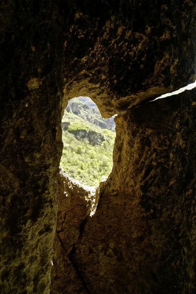 Ventana celular en la roca —  Fotos de Stock