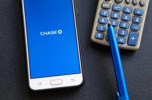 Bahia Brazilië April 2020 Chase Bank App Smartphone Scherm Internet — Stockfoto