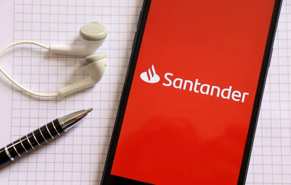 Bahia Brasilien Februari 2021 Santander Banklogotyp Smarttelefon Skärm Skrivbord Santander — Stockfoto