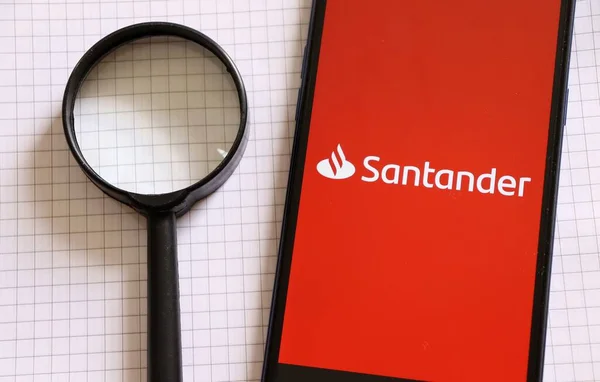 Bahia Brasilien Februari 2021 Santander Banklogotyp Smarttelefon Skärm Skrivbord Santander — Stockfoto