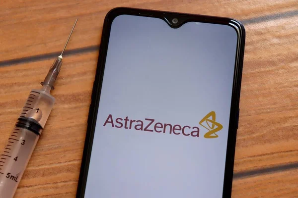 Bahia Brazil March 2021 Smartphone Astrazeneca Logo Medical Syringe Astrazeneca — Stock Photo, Image