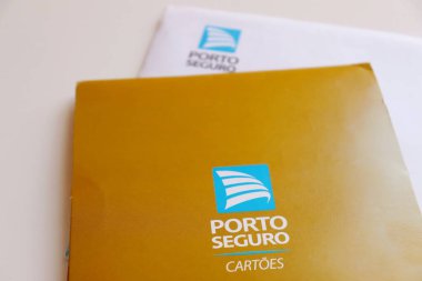 Bahia, Brezilya - 27 Mart 2021: Porto Seguro Cartoes logosu. Porto Seguro Brezilyalı bir sigorta şirketi..