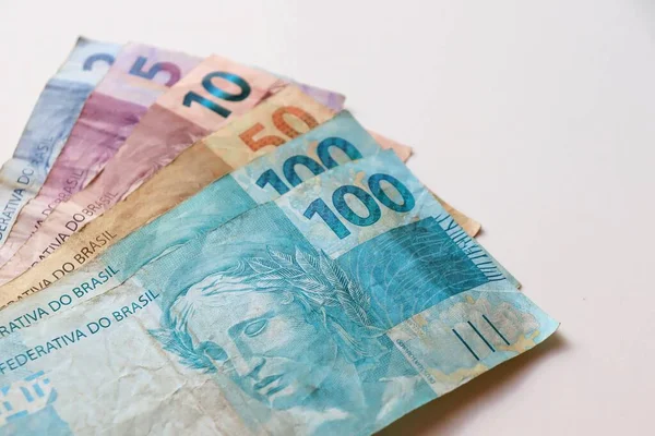 Бразильские Деньги Белом Фоне Концепция Экономики Бразилии — стоковое фото