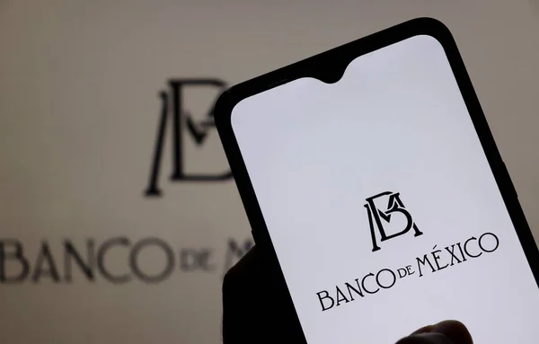Bahia, Brezilya - 7 Haziran 2021: Akıllı telefon ekranında Banco de Mexico logosu. 