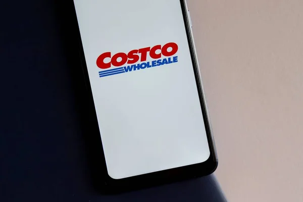 Brasil Octubre 2020 Logotipo Costco Pantalla Del Smartphone Costco Wholesale — Foto de Stock