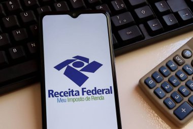 Bahia, Brezilya - Mayıs 2025: Receita Federal do Brasil Meu Imposto de Renda logosu. Brezilya Federal Gelir Kurumu logosu. 