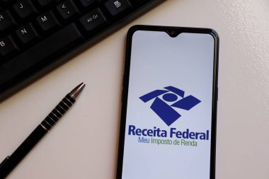 Bahia, Brezilya - Mayıs 2025: Receita Federal do Brasil Meu Imposto de Renda logosu. Brezilya Federal Gelir Kurumu logosu. 