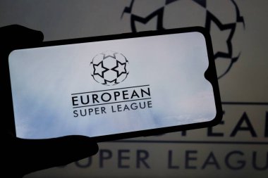Bahia, Brezilya - 10 Mayıs 2021: Akıllı telefon ekranında Avrupa Süper Ligi logosu.