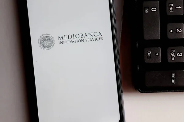 Bahia Brasilien Oktober 2020 Mediobanca Innovation Services Logotyp Smartphone Skärm — Stockfoto