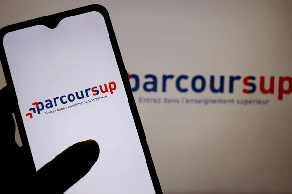 巴西巴伊亚州 2021年7月26日 Parcoursup标志出现在智能手机屏幕上 Parcoursup是进入法国高等教育第一周期一年级课程的国家平台 免版税图库图片