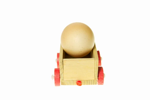 Ei op speelgoed vervoer — Stockfoto