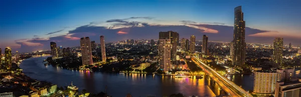 Näkymä Bangkok Thaimaa, kun otetaan huomioon kaupungin — kuvapankkivalokuva
