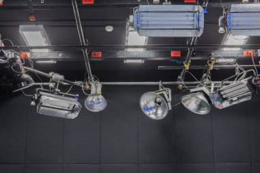 Işıkları ile televizyon stüdyosu