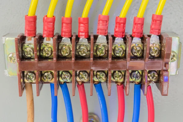 Terminal bloğu. Endüstriyel güç kutusu, kapatın..