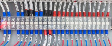 Terminal bloğu. Endüstriyel güç kutusu, kapatın..